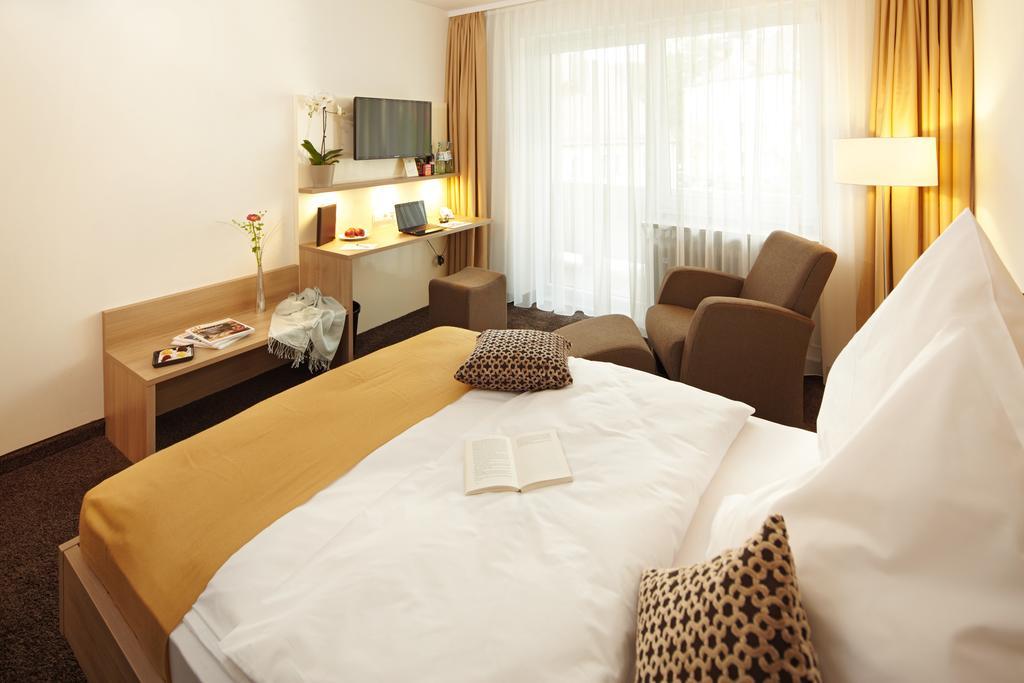 Hotel Zum Hirsch Wertingen Eksteriør bilde