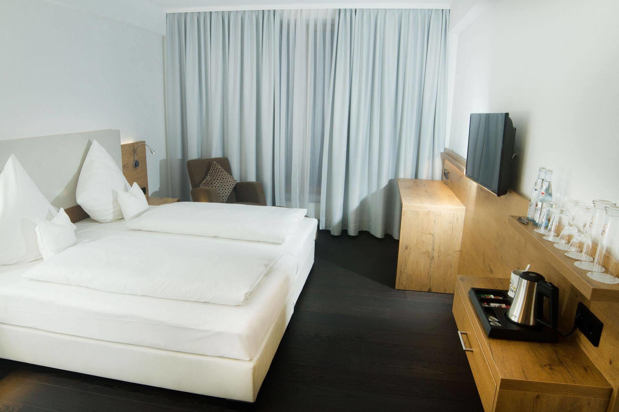 Hotel Zum Hirsch Wertingen Eksteriør bilde