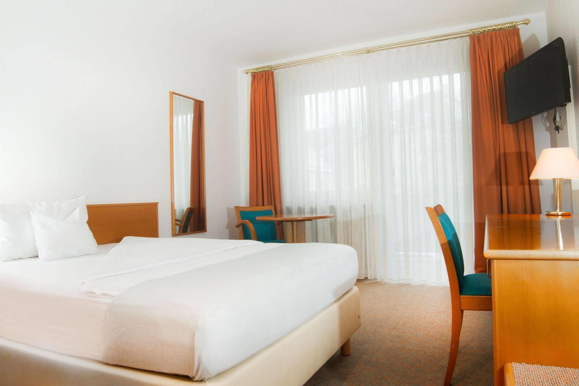 Hotel Zum Hirsch Wertingen Eksteriør bilde