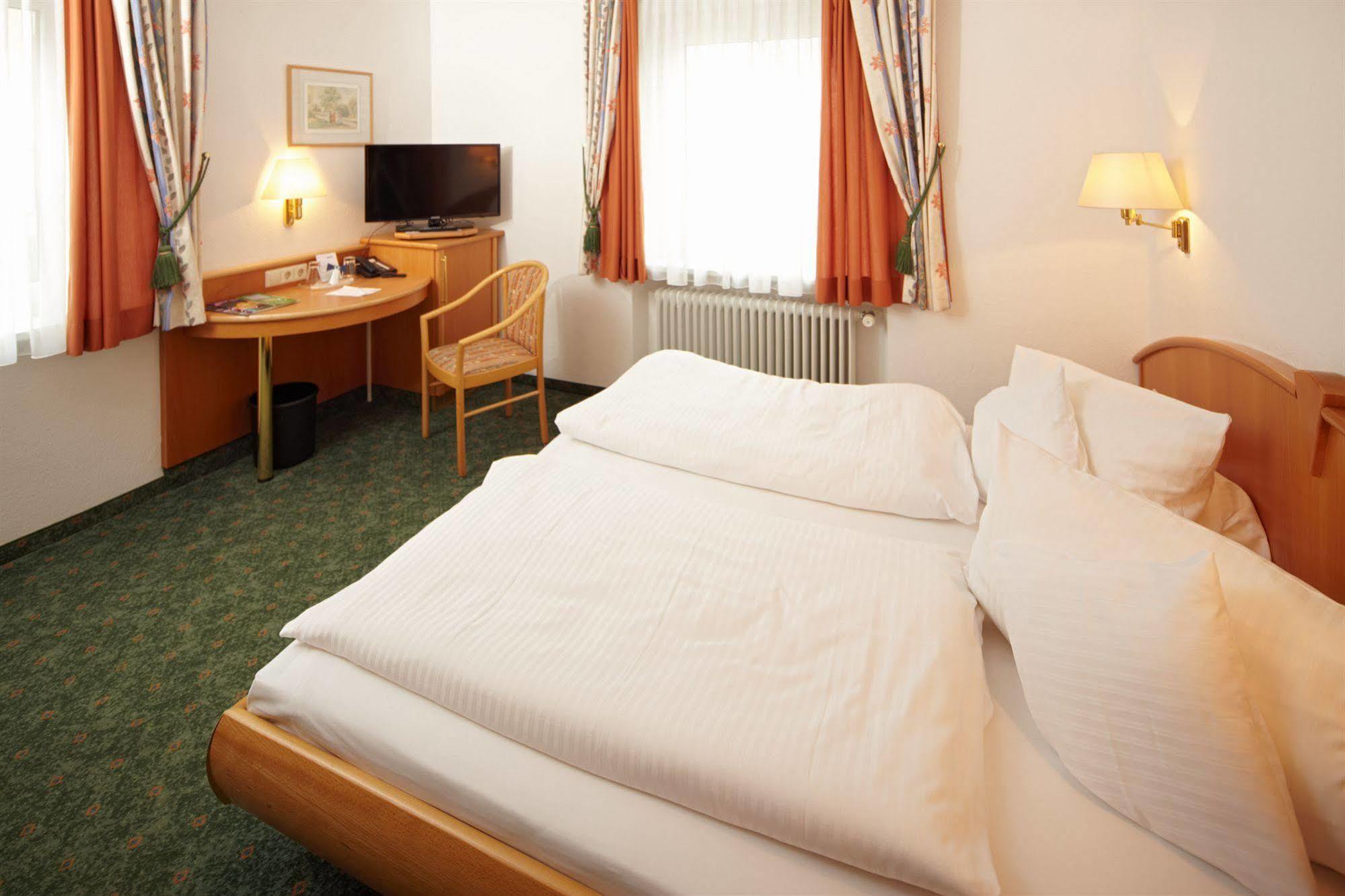 Hotel Zum Hirsch Wertingen Eksteriør bilde