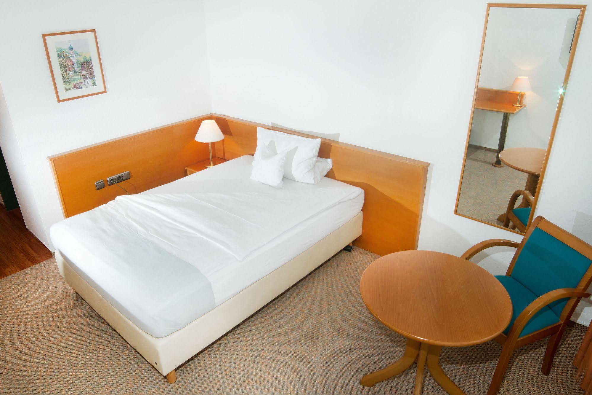 Hotel Zum Hirsch Wertingen Eksteriør bilde