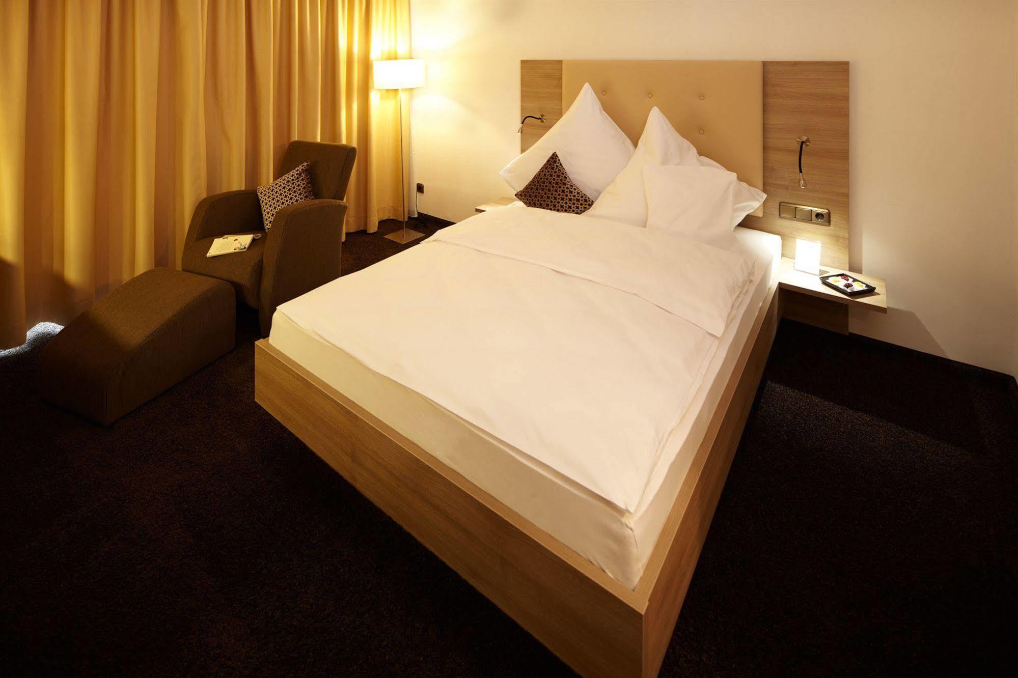 Hotel Zum Hirsch Wertingen Eksteriør bilde