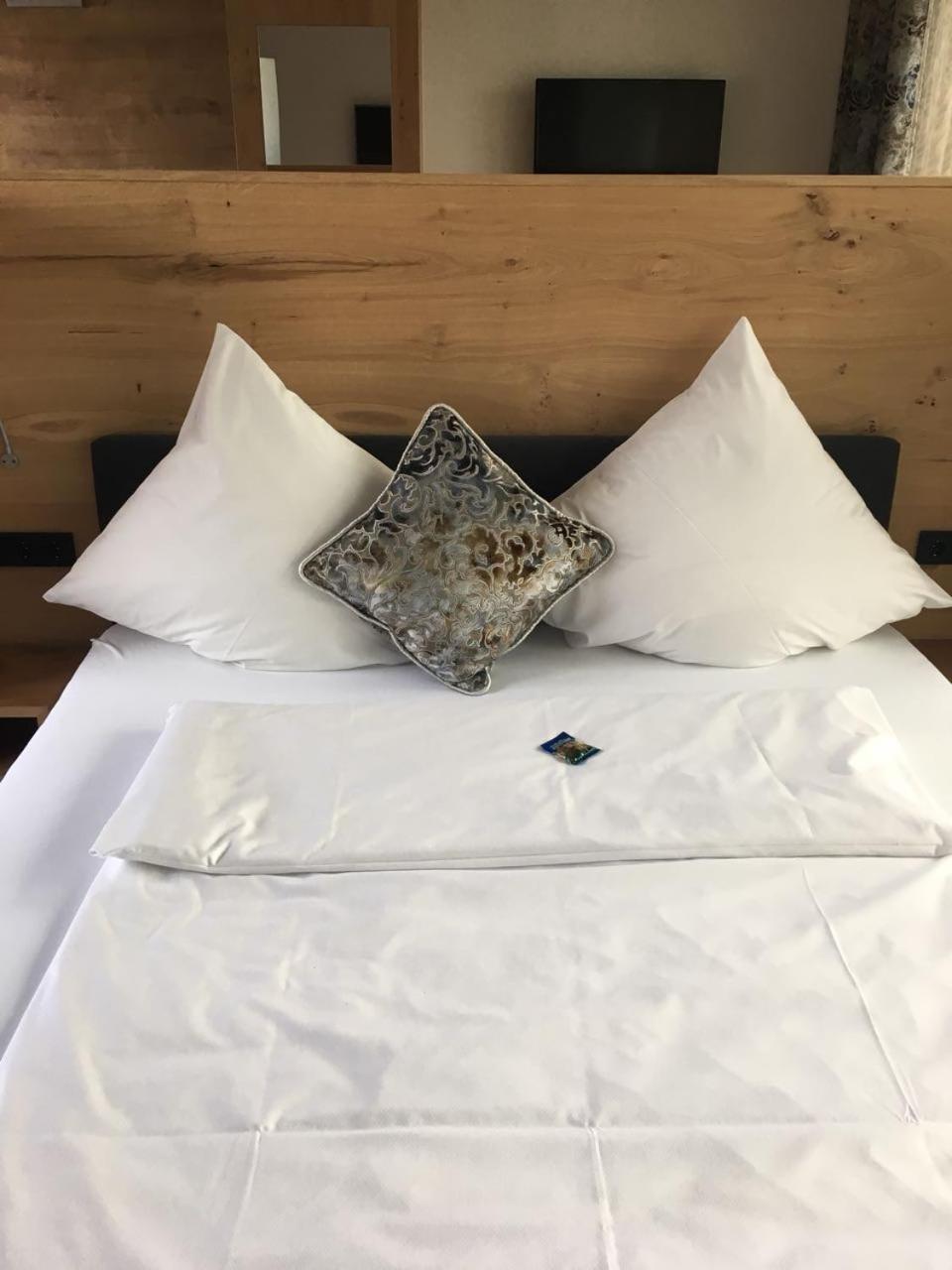 Hotel Zum Hirsch Wertingen Eksteriør bilde